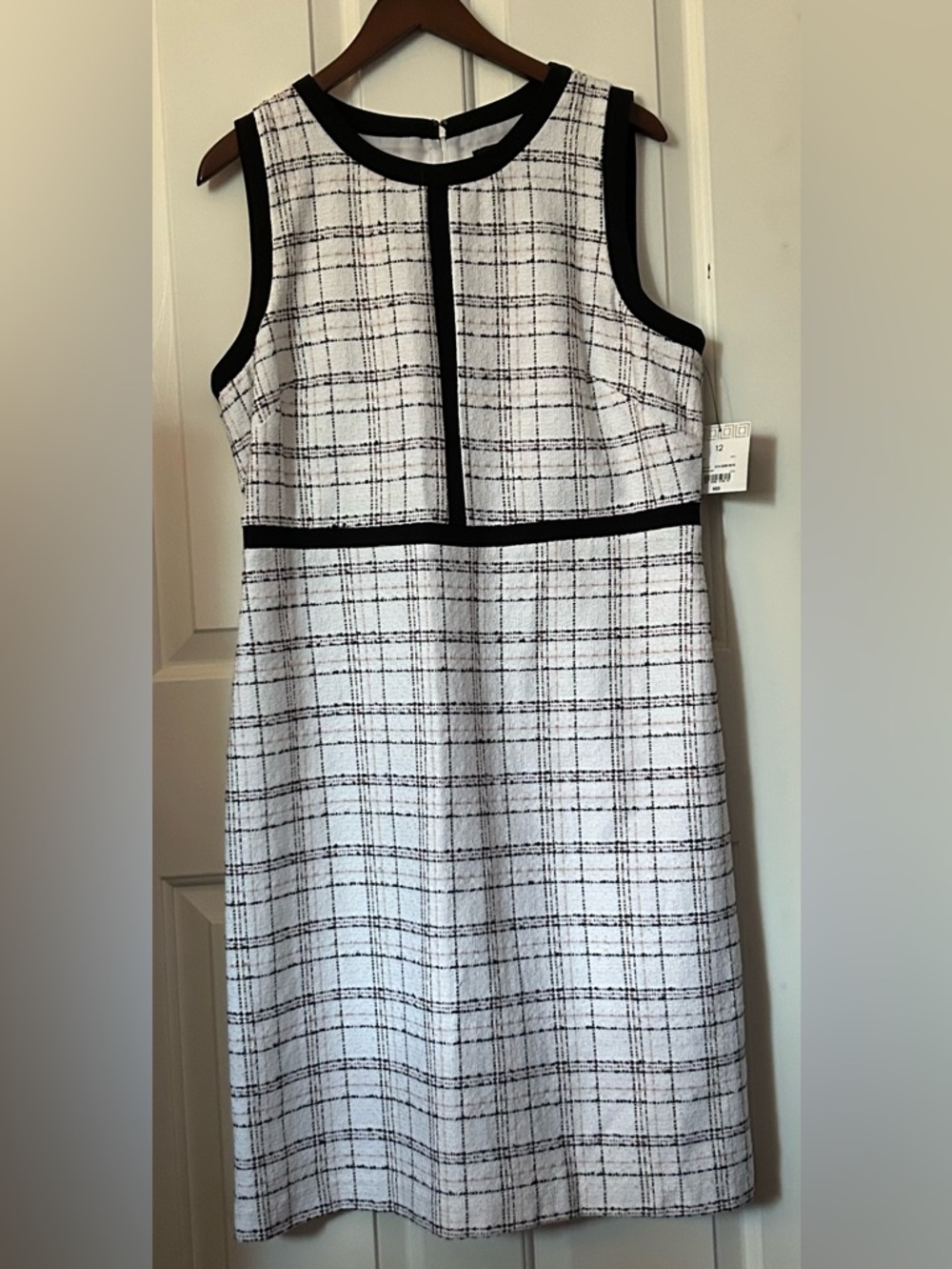 NWTs Liz Claiborn Sleeveless Sheath Dress Tweed Plaid Design Size 12